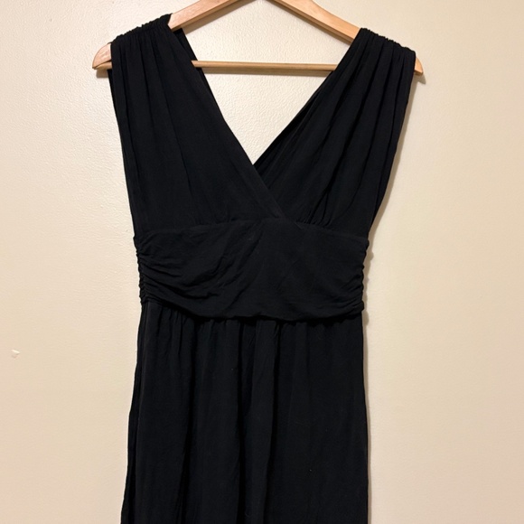 Sleeveless top - Picture 1 of 3